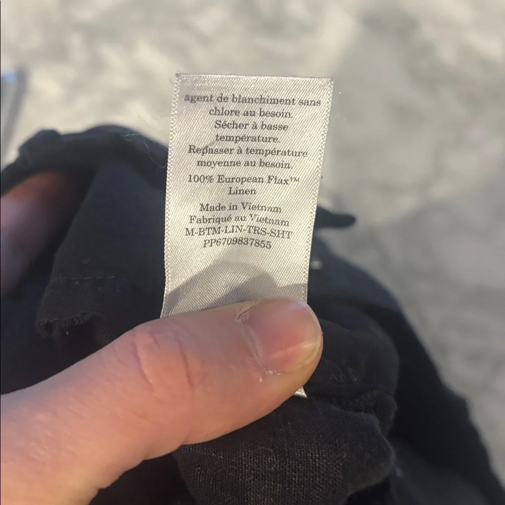 Everlane Men's black Flat Front 7” Linen Shorts